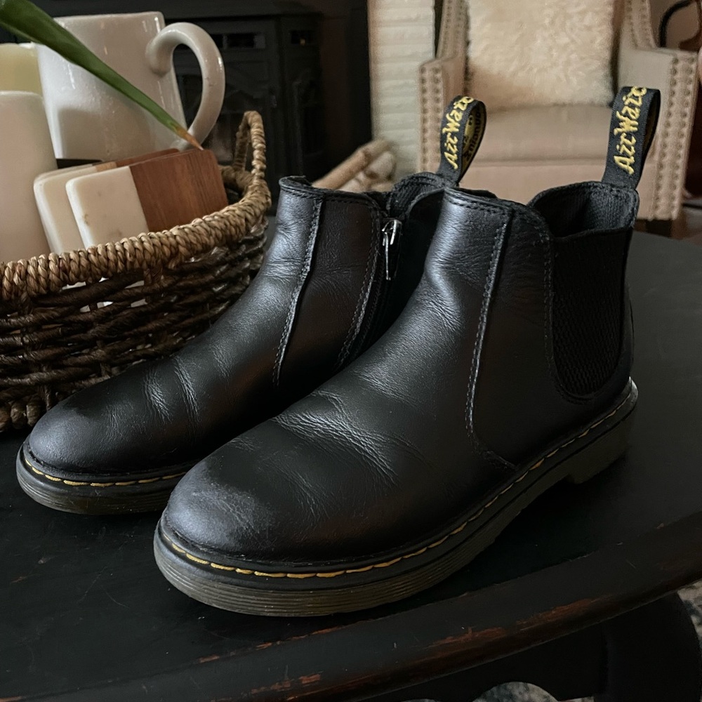 Dr. Martens 2976 Chelsea Kids Boots